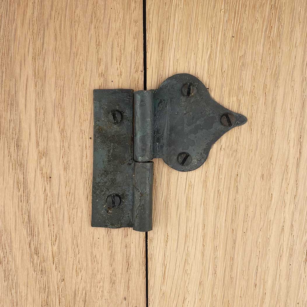 Hammered Hinges [114.20L-GF] Cabinet Hinge