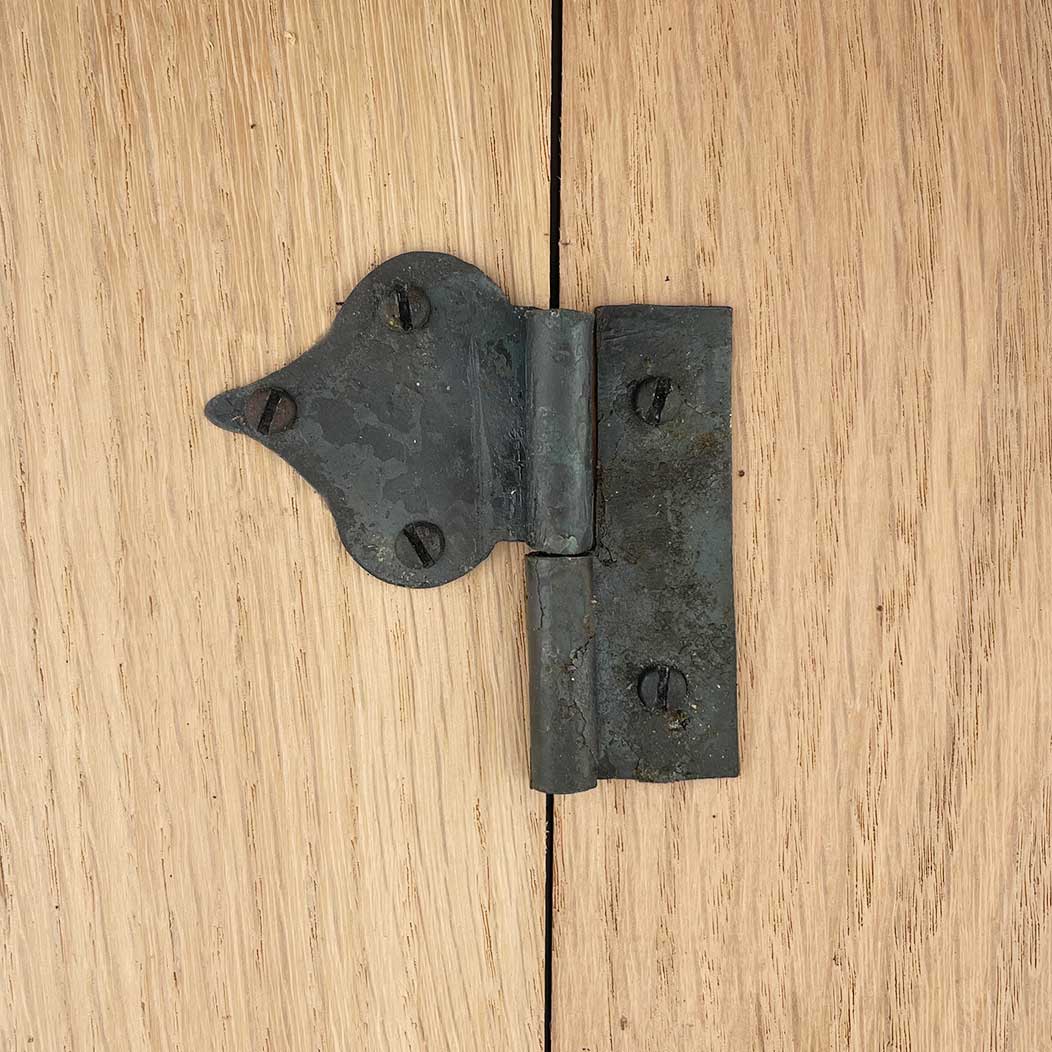 Hammered Hinges [114.20R-GF] Cabinet Hinge