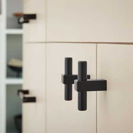 Jeffrey Alexander [478-18SBZ] Die Cast Zinc Appliance/Door Pull