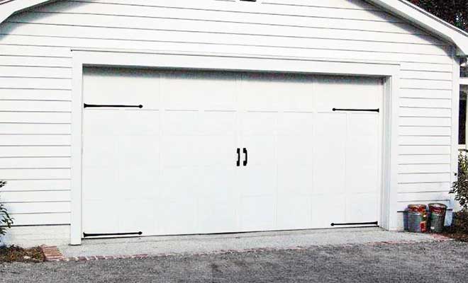 Lynn Cove Foundry Garage Door Hardware, White Garage Doors With Black Hardware